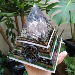 Pirâmide Orgonite - Gruta do Raio Verde
