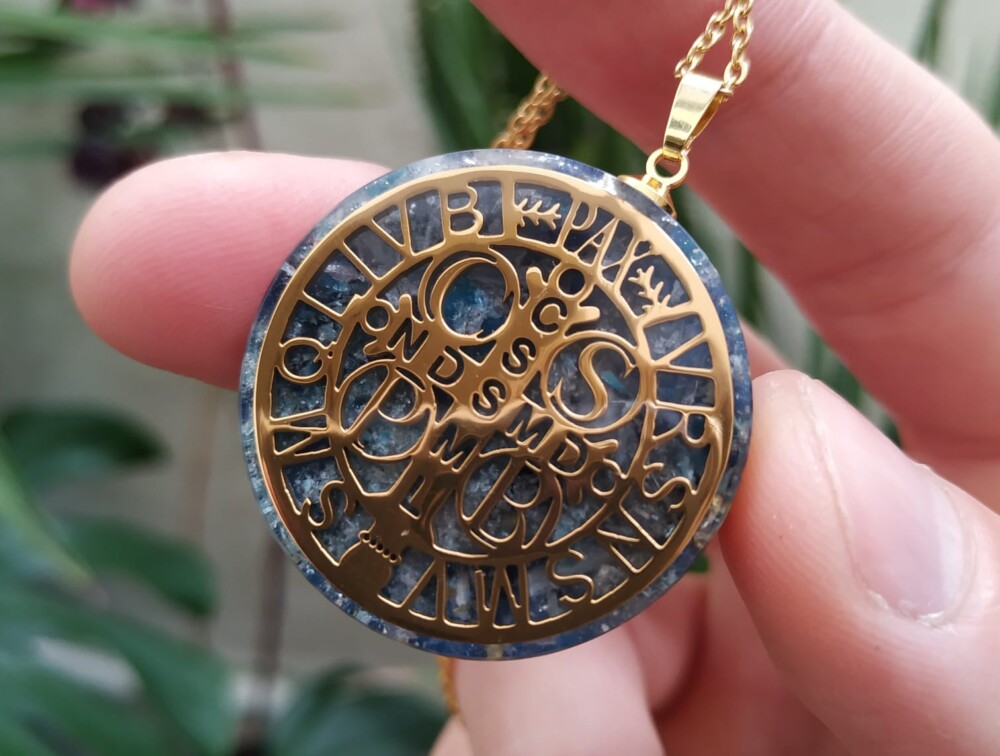 Colar Orgonite - Medalha de São Bento Blue Shades